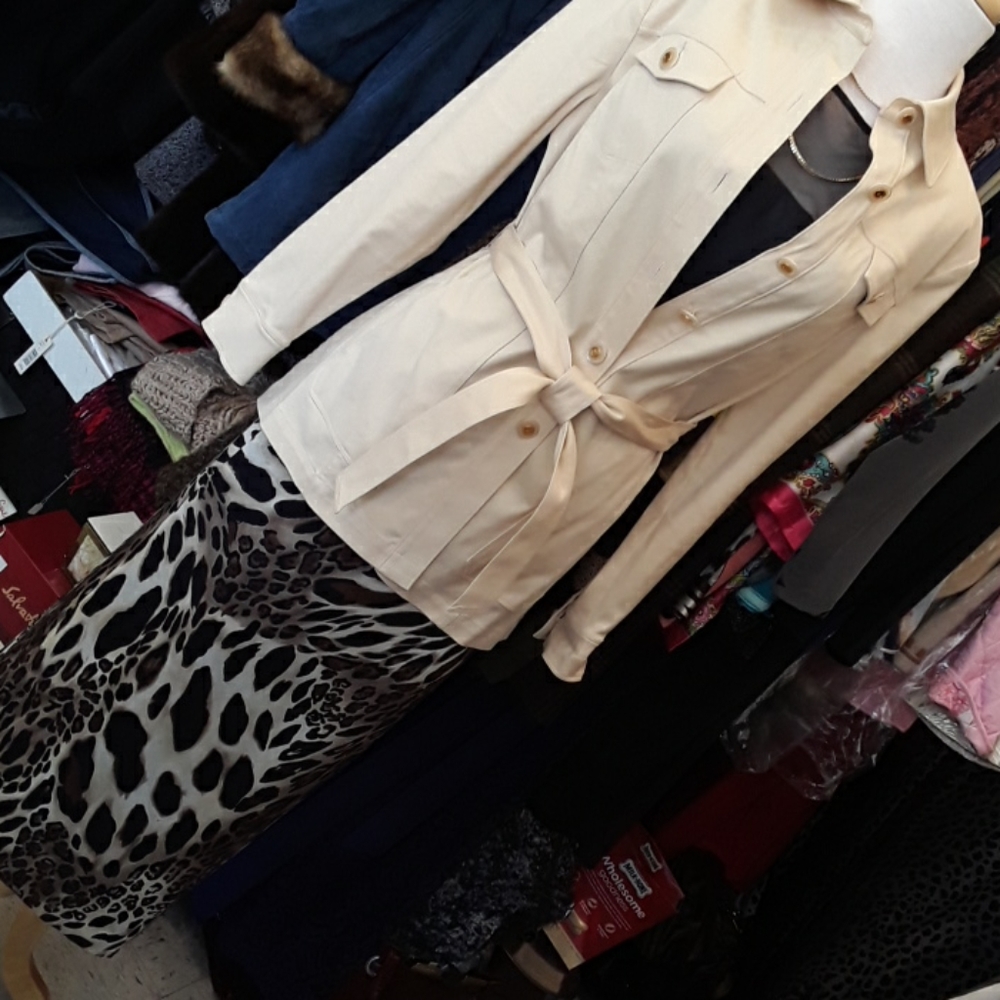 St. John Sport SZ S Cream Color Jkt - Picture 4 of 4
